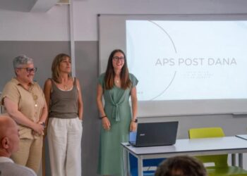 Solidaridad de alumnos de colegios diocesanos a comercios afectados por la Dana de Valencia