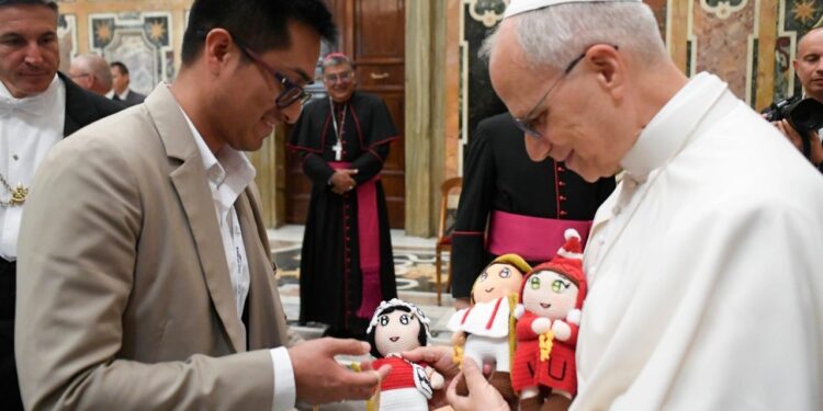 Jóvenes peruanos celebran su fe con el Papa León XIV 1 Jóvenes peruanos celebran su fe con el Papa León XIV