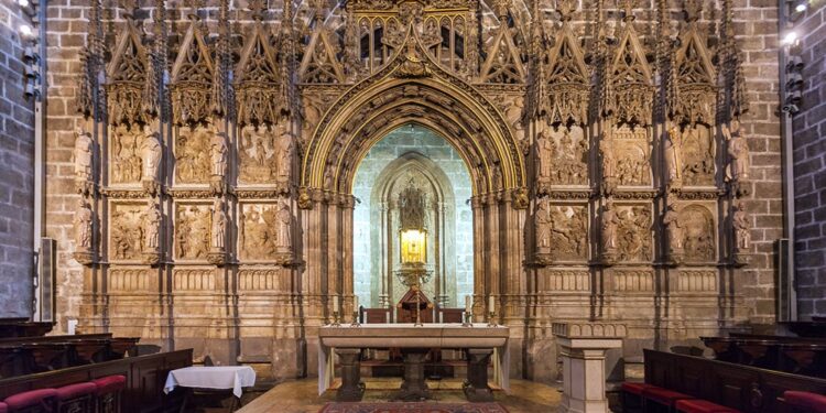 Valencia activa la cuenta atrás para el III Año Jubilar del Santo Cáliz con una Comisión que une fe, cultura y turismo 1 Salida extraordinaria del Santo Cáliz de Valencia a San Juan de la Peña y Jaca, este martes y miércoles