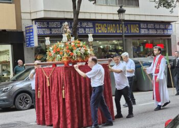 Celebración de San Cristóbal en Valencia, patrón de los conductores, en el barrio de la Trinidad, calle Alboraya