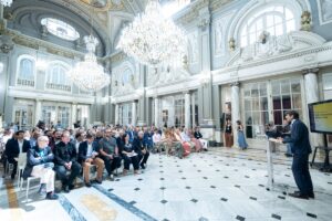 El Arzobispo de Valencia, ha asistido al acto de presentación de la museografía del futuro Centro de Interpretación del Santo Cáliz 3 ajuntament catedral santo caliz enrique benavent vgutierrezVLC 1