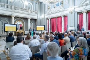 El Arzobispo de Valencia, ha asistido al acto de presentación de la museografía del futuro Centro de Interpretación del Santo Cáliz 2 ajuntament catedral santo caliz enrique benavent vgutierrezVLC 2