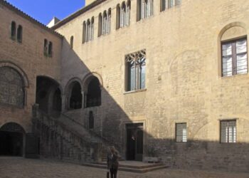 El Arzobispado de Barcelona denuncia el cartel de La Mercè 2025 por «ridiculizar» a la Virgen María