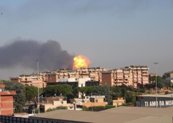Gran explosión en Roma, el Papa: "rezo por las personas heridas"