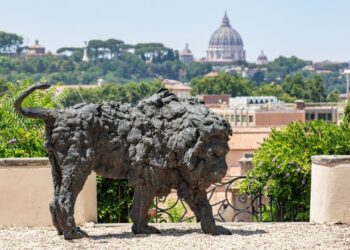 En Roma un león para el Papa, homenaje silencioso de la Orden de Malta