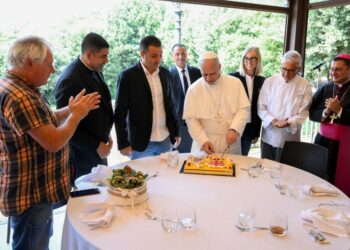 Misa y almuerzo: la caricia del Papa a los pobres de Albano