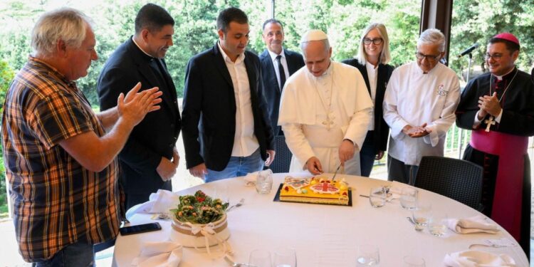 Misa y almuerzo: la caricia del Papa a los pobres de Albano