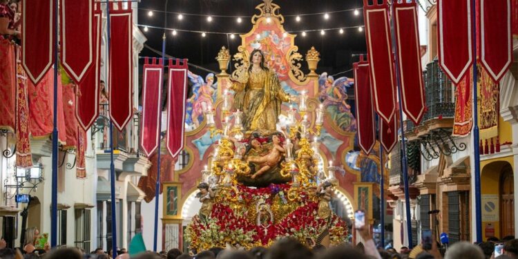 La Asunción de Cantillana (Sevilla) celebra con una procesión el 75 aniversario del dogma 1 La Asunción de Cantillana celebra con una procesión el 75 aniversario del dogma