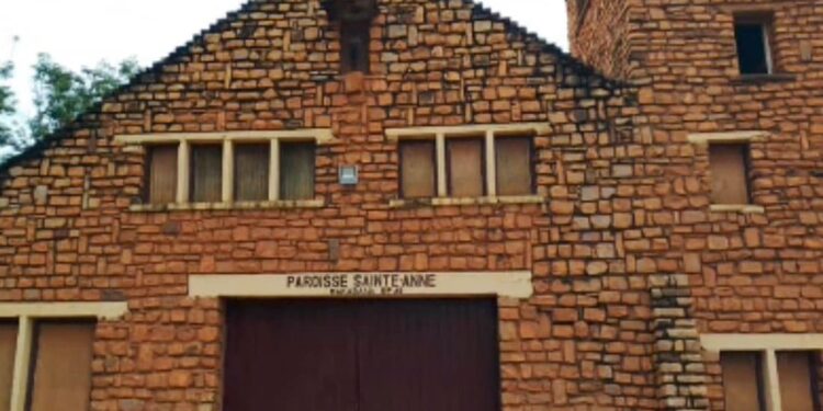 Parroquias de la Vall de Ayora (Valencia) ayudan a construir un tanque de agua en la República del Congo 1 Parroquias de la Vall de Ayora (Valencia) yudan a construir un tanque de agua en la República del Congo