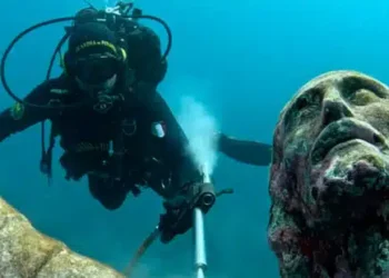Nueva limpieza del imponente Cristo del Abismo en su 70 aniversario: un homenaje