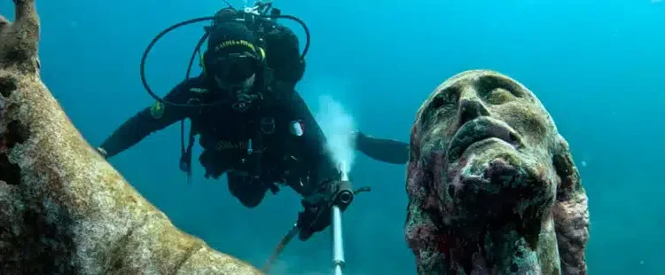 Nueva limpieza del imponente Cristo del Abismo en su 70 aniversario: un homenaje bajo el mar 1 Nueva limpieza del imponente Cristo del Abismo en su 70 aniversario: un homenaje