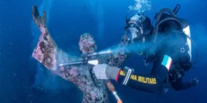 Nueva limpieza del imponente Cristo del Abismo en su 70 aniversario: un homenaje bajo el mar 2 Cristo del Abismo limpieza