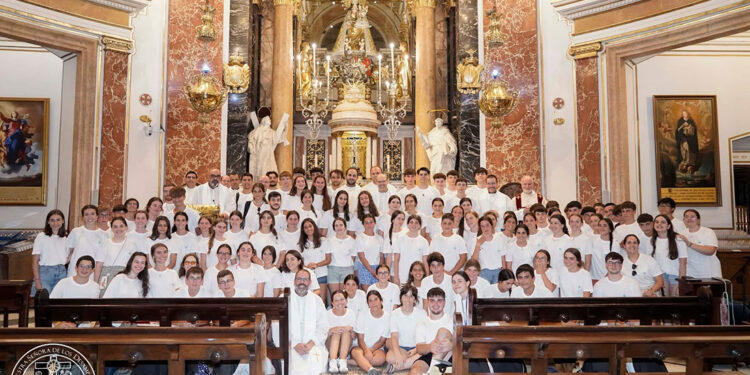 La Basílica de la Virgen de los Desamparados acoge una eucaristía por el encuentro “Pueblo de Alabanza» Organizado por la Archidiócesis de Toledo