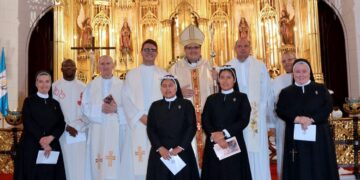 Dos jóvenes profesan en Valencia votos perpetuos como religiosas Madres de Desamparados y San José de la Montaña