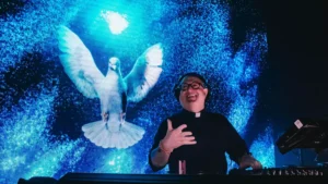 a87085ec 5a85 4623 beec ac8be179e008 16 9 discover aspect ratio default 0