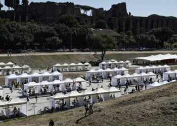 Circo Massimo de Roma transformado en un gigantesco confesionario para el Jubileo