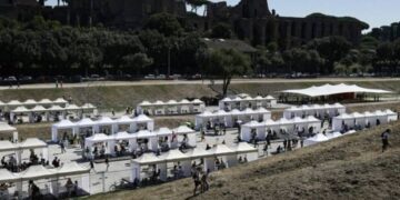 Circo Massimo de Roma transformado en un gigantesco confesionario para el Jubileo