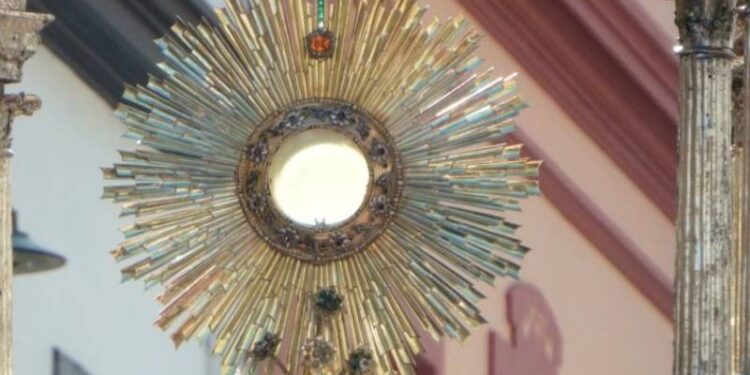 Una mujer salva la hostia consagrada durante un ataque en una capilla de Valencia 1 Una mujer salva la hostia consagrada durante un ataque en una capilla de Valencia