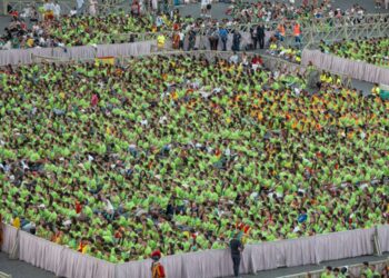 Jóvenes valencianos participan en el Encuentro de españoles en la Plaza de San Pedro de Roma