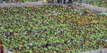 Jóvenes valencianos participan en el Encuentro de españoles en la Plaza de San Pedro de Roma