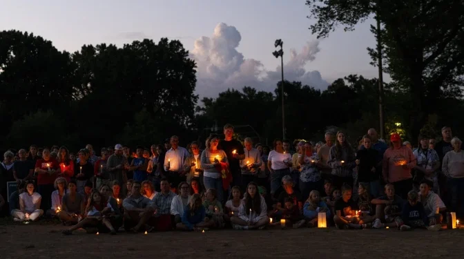 Escuela católica de Minneapolis cierra tras el tiroteo; sus líderes llaman a la "esperanza"
