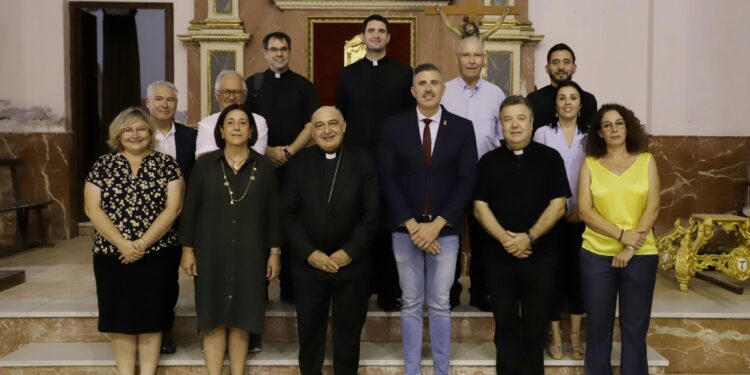 El Arzobispo de Valencia, firma el convenio de cesión de la Ermita Sta. Ana y Casa Abadia de Cullera al Ayuntamiento
