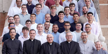 El Arzobispo de Valencia preside la apertura de curso del Seminario Mayor que se inicia con 60 seminaristas