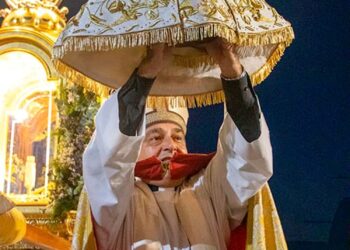 El Arzobispo de Valencia recibe en Utiel la imagen de la Virgen del Remedio, tras la bajada de su santuario