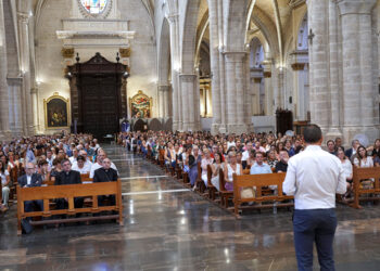 Mil trescientos profesores de colegios diocesanos participan este miércoles en la Catedral de Valencia en el encuentro de inicio de curso presidido por el Arzobispo