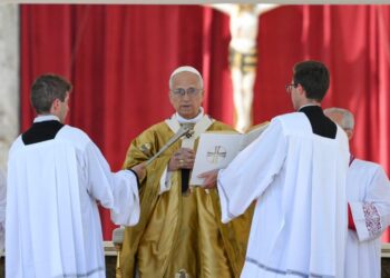 El Papa en el Ángelus: Dios no quiere la guerra. ¡Dios quiere la paz!