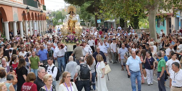La imagen peregrina de la Virgen de los Desamparados ha visitado Náquera