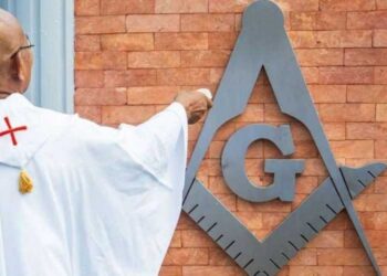 Los Agustinos Descalzos suspenden temporalmente a un religioso que bendijo un símbolo masónico