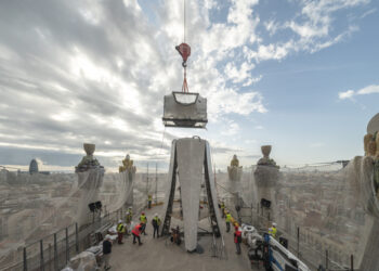 La Sagrada Familia a punto de tocar el cielo