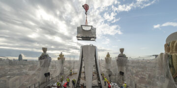 La Sagrada Familia a punto de tocar el cielo