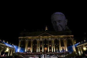 El Vaticano se ilumina con un espectáculo de drones en el histórico concierto “Grace for the World” 3 drones papa francisco