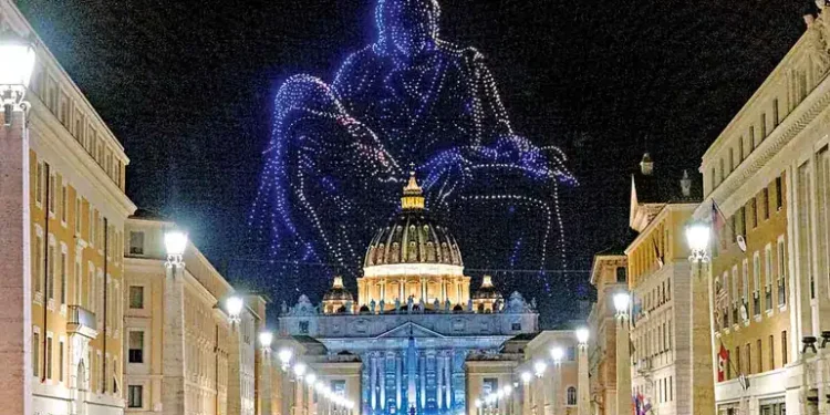 El Vaticano se ilumina con un espectáculo de drones en el histórico concierto “Grace for the World” 1 El Vaticano se ilumina con un espectáculo de drones en el histórico concierto “Grace for the World”, un hito histórico para el Vaticano
