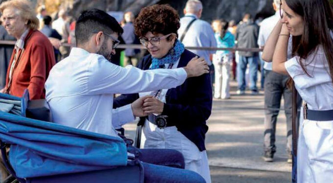 El Santuario de Lourdes renueva sus icónicos carros azules 1 El Santuario de Lourdes renueva sus icónicos carros azules