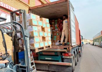 La Biblioteca Solidaria Misionera en Valencia envía un contenedor con más de 36.400 libros a seminarios de Venezuela