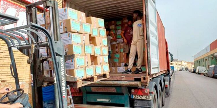 La Biblioteca Solidaria Misionera en Valencia envía un contenedor con más de 36.400 libros a seminarios de Venezuela