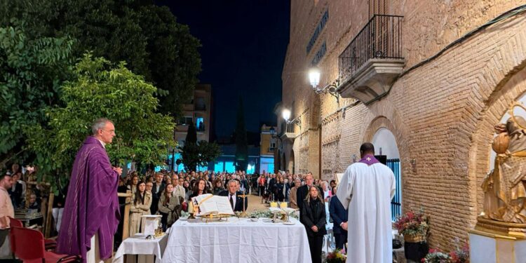 Coronas de flores y toques de campanas, misas, rosarios, momentos de silencio y oración, en las parroquias de la DANA 1 Coronas de flores y toques de campanas, misas, rosarios, momentos de silencio y oración, en las parroquias de la DANA