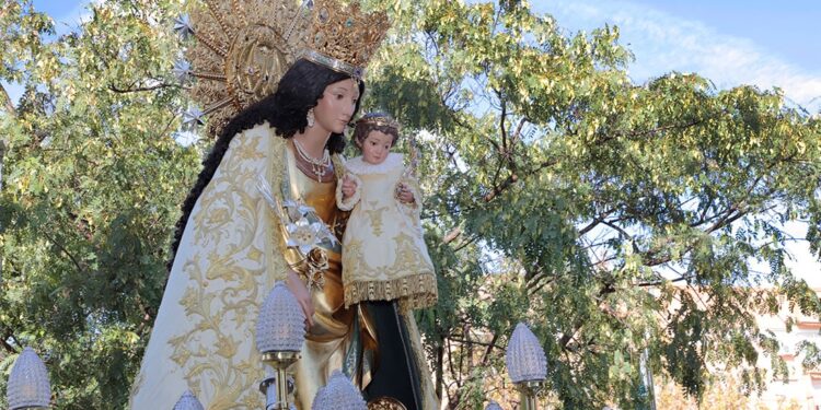 La imagen peregrina de la Virgen de los Desamparados visita las pedanías valencianas de El Saler y Pinedo