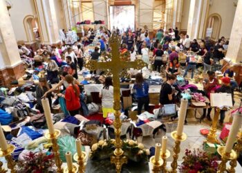 Cáritas Valencia rinde homenaje a los voluntarios y colaboradores que ayudaron en la DANA 10 Cáritas Valencia rinde homenaje este lunes a los voluntarios y colaboradores que ayudaron el la Dana