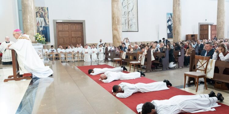 Ordenación de diáconos, en el Seminario Mayor de Moncada, presidida por el Arzobispo de Valencia