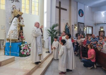 La parroquia Santa Teresa de Jesús de Valencia recibe la visita de la imagen peregrina de la Virgen