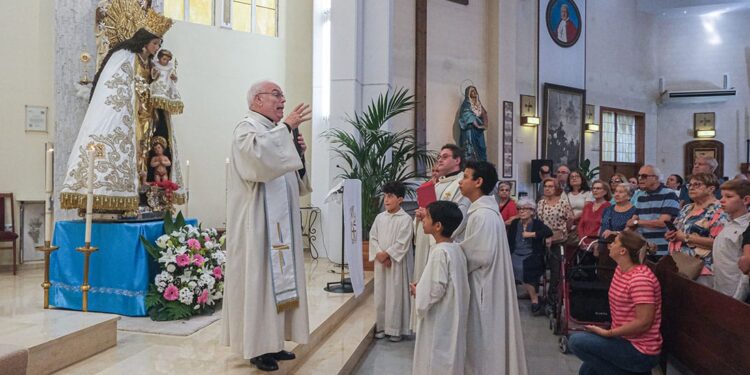 La parroquia Santa Teresa de Jesús de Valencia recibe la visita de la imagen peregrina de la Virgen 1 La parroquia Santa Teresa de Jesús de Valencia recibe la visita de la imagen peregrina de la Virgen