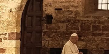 El abrazo de Porziuncola: la oración silenciosa del Papa León XIV