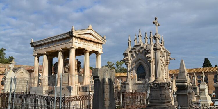 Festividad de Todos los Santos y conmemoración de los Fieles Difuntos 1 Hoy Domingo, conmemoración de los Fieles Difuntos