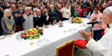 A la mesa con el Papa: donde el hambre se convierte en abrazo 