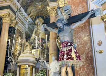 La Basílica de la Virgen recibe al Santísimo Cristo de la Fe de Paterna en el centenario de su coronación