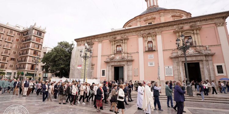 Jubileo de varias parroquias en la Basílica de la Virgen de los Desamparados 1 Jubileo de las parroquias Nuestra Señora del Milagro y San Maximiliano María Kolbe de Valencia, y la de San Martin Obispo de Alcàsser en la Basílica de la Virgen de los Desamparados